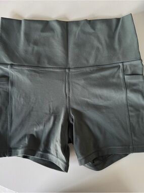 Athleta Salutation Stash High-Waist Women's Active Shorts in Olive/Slate Green